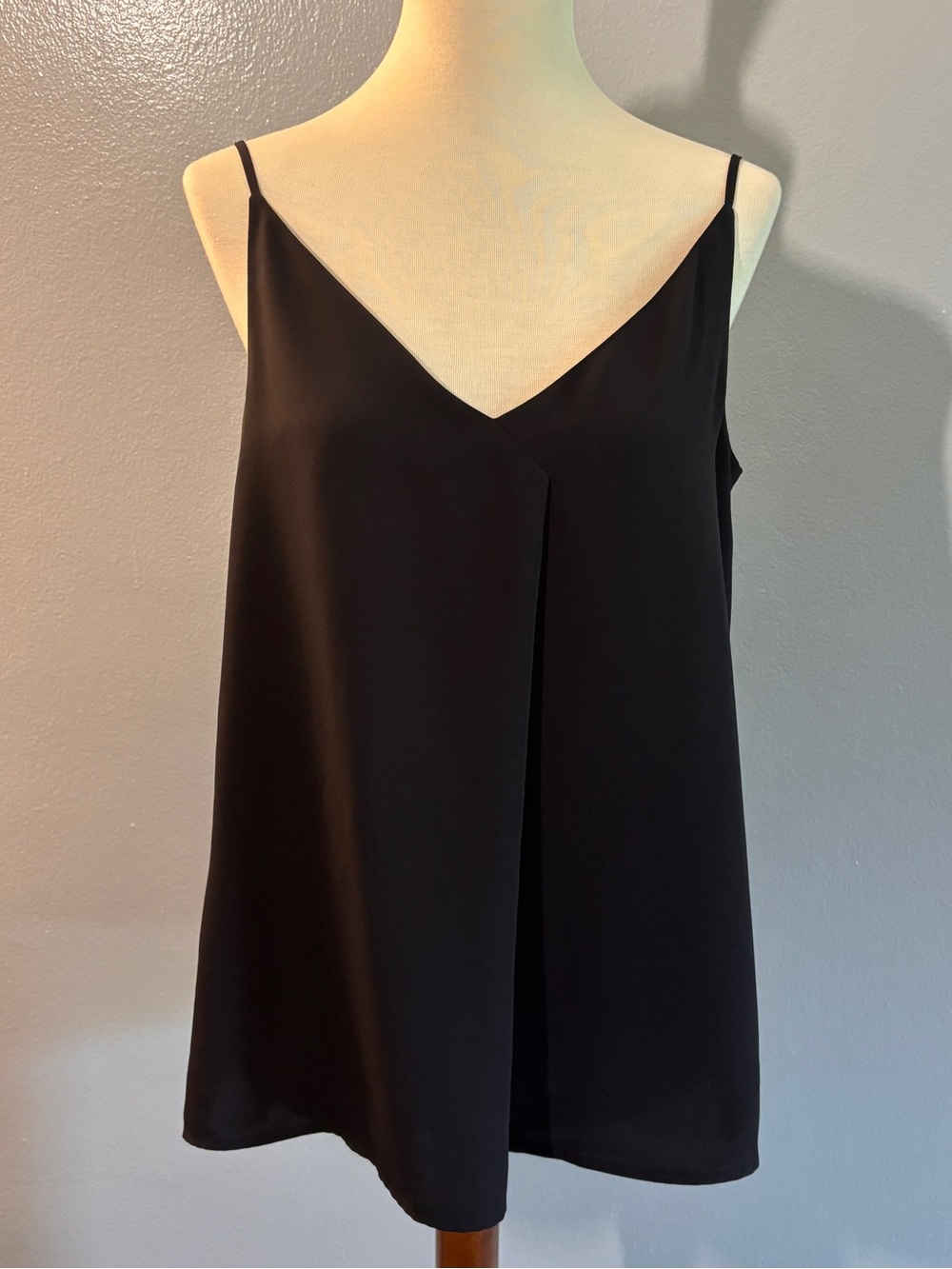 Uniqlo Black V-Neck Spaghetti Strap Camisole
